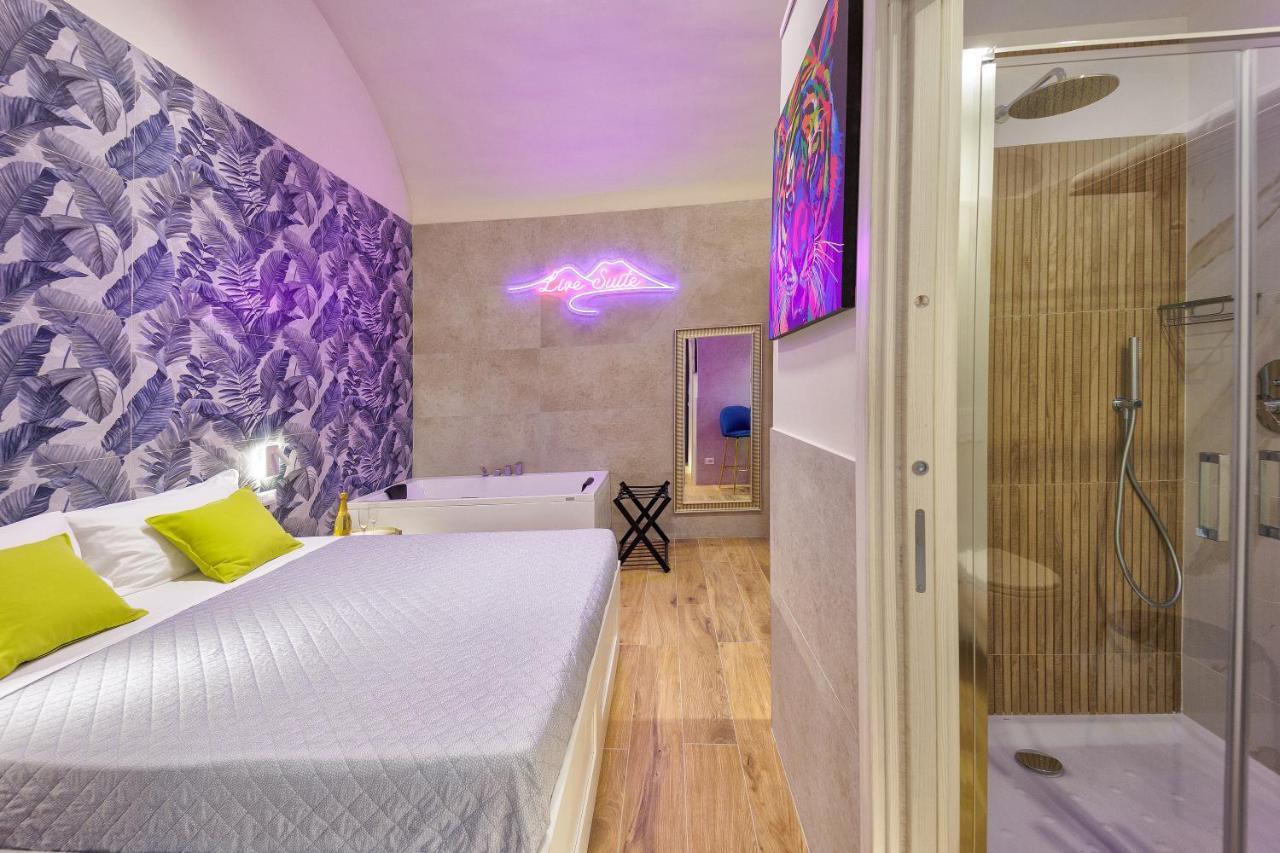 Live Suite Napoli Luaran gambar